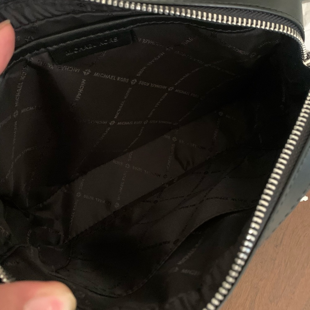 New Mk Jet set EW large Crossbody 🖤 - Picture 7 of 10
